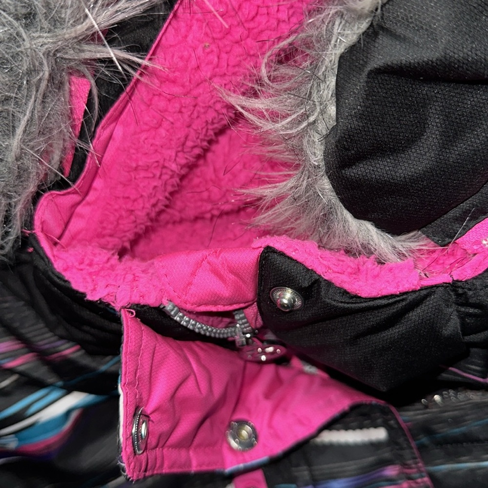 ZEROXPOSUR: GIRLS BLACK/MULTICOLOR STRIPE  PUFFER COAT. Size 10-12 Medium. - Picture 14 of 14